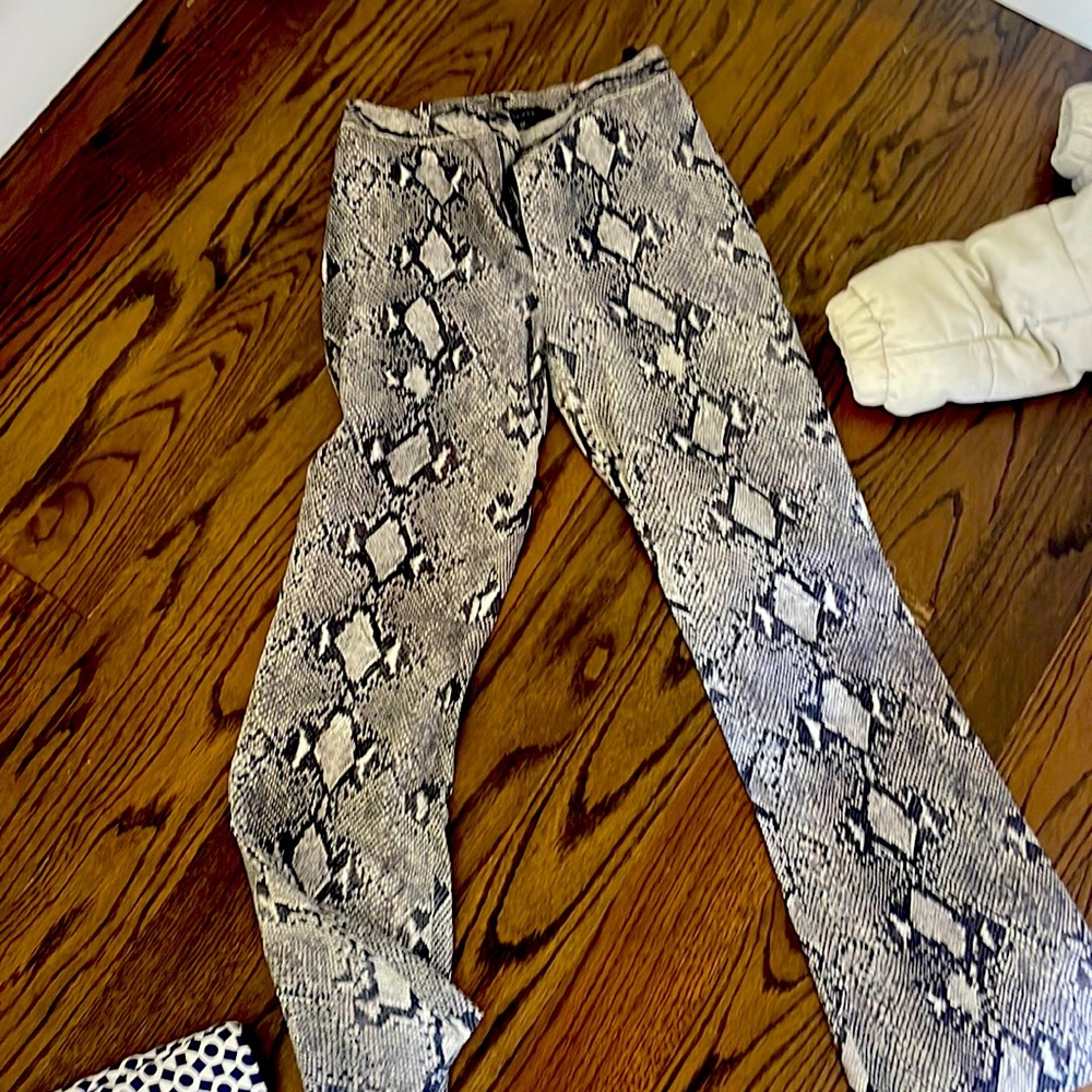 Gucci size 40 pants snake skin